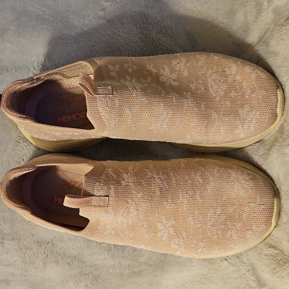 Skecher slip-ons